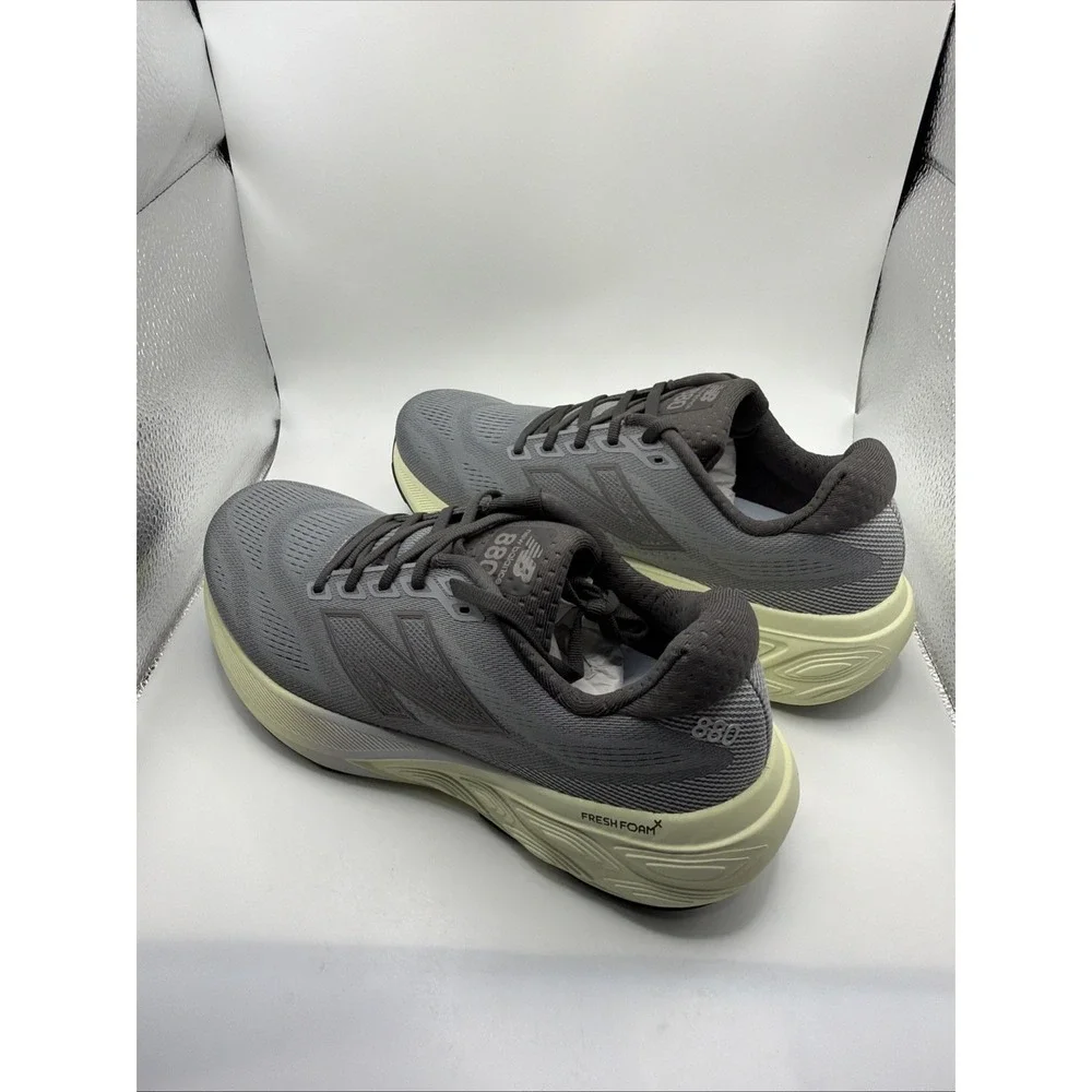 New Balance men's Fresh Foam Running Shoe. X880V15 Grey/Grey‎ Size 9 New